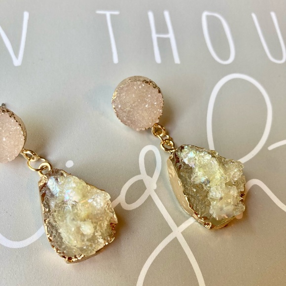 Champagne Gold Irregular Cluster Resin Earrings - Picture 3 of 6